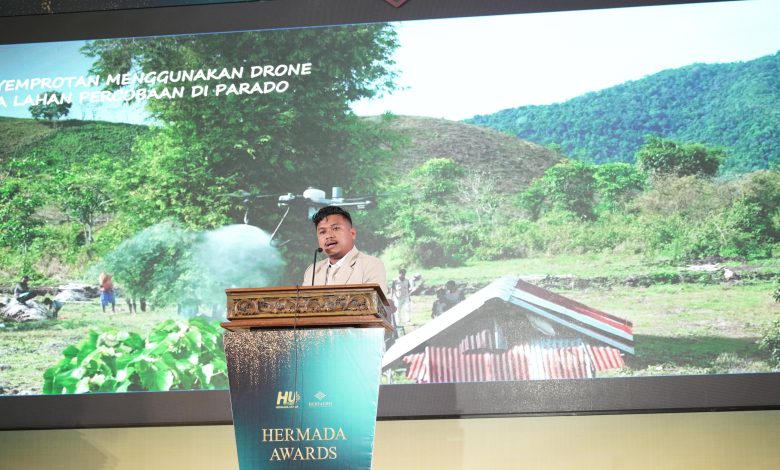 Presiden Direktur PT Hermada Tangguh Agro Lestari Daradjatul Ula saat mmeberikan sambutan pada acara Hermada Award 2025. (Fend)