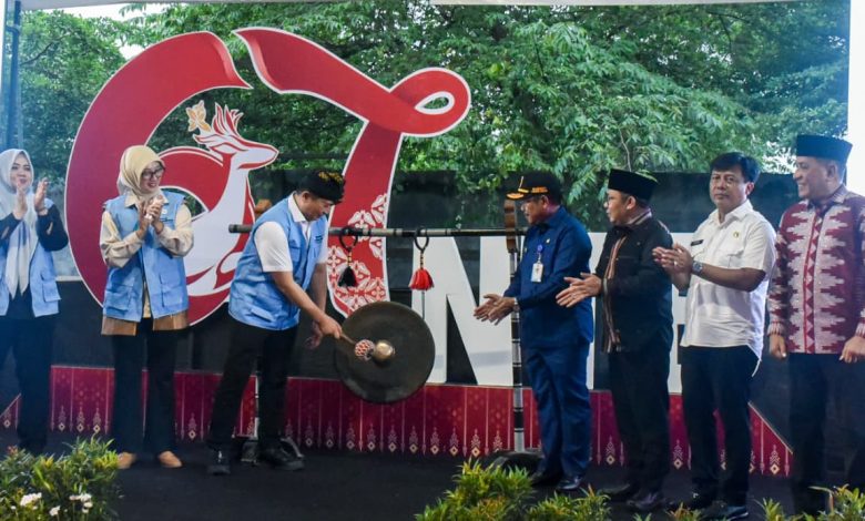 Gubernur NTB Lalu Muhamad Iqbal, saat melauncing desa berdaya. (Fen/Ist)