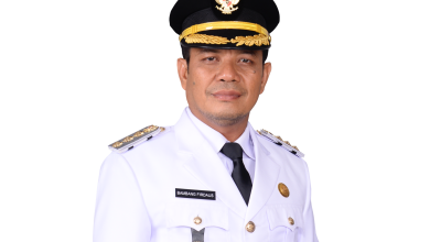 Bupati Dompu Bambang Fisrdaus. (Sumber: Ensiklopedia)