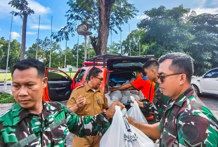 Pemerintah Provinsi Nusa Tenggara Barat (NTB) melalui Badan Penanggulangan Bencana Daerah (BPBD) Provinsi NTB menyalurkan bantuan logistik kepada masyarakat terdampak banjir di Kabupaten Lombok Timur, khususnya Kecamatan Jerowaru, pada Senin (2/2/2026).