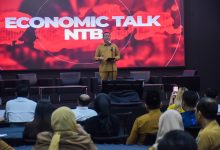 Gubernur NTB Lalu Muhamad Iqbal hadir pada Forum Economic Talk bertajuk "Pariwisata Berdaya: Pembiayaan Syariah untuk Desa Wisata dan Ekonomi Kreatif NTB" yang diselenggarakan oleh Tribun Lombok di Aula Bank NTB Syariah, Mataram, Senin (23/2/2026).