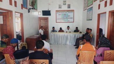 Suasana Musyarawah Desa Ragi, di aula kantor desa ragi. (Fen/Ist)