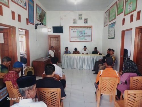 Suasana Musyarawah Desa Ragi, di aula kantor desa ragi. (Fen/Ist)